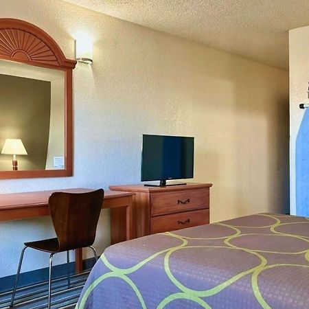 Super 8 By Wyndham Colorado Springs/Afa Area Otel Dış mekan fotoğraf