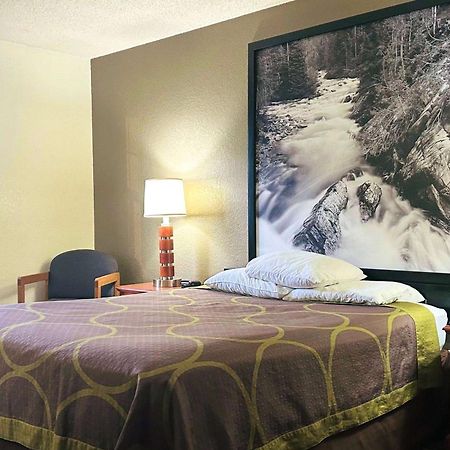 Super 8 By Wyndham Colorado Springs/Afa Area Otel Dış mekan fotoğraf