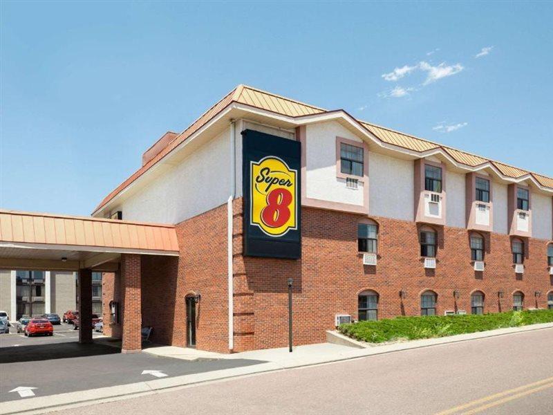 Super 8 By Wyndham Colorado Springs/Afa Area Otel Dış mekan fotoğraf