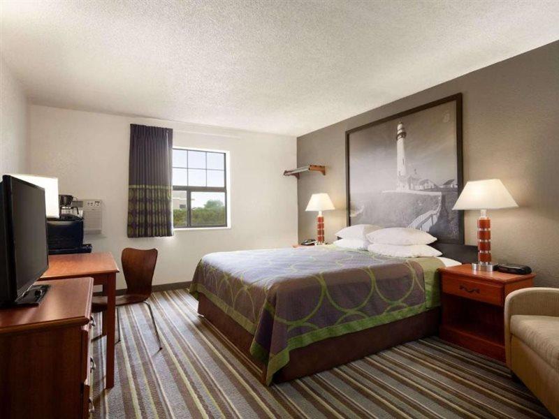 Super 8 By Wyndham Colorado Springs/Afa Area Otel Dış mekan fotoğraf