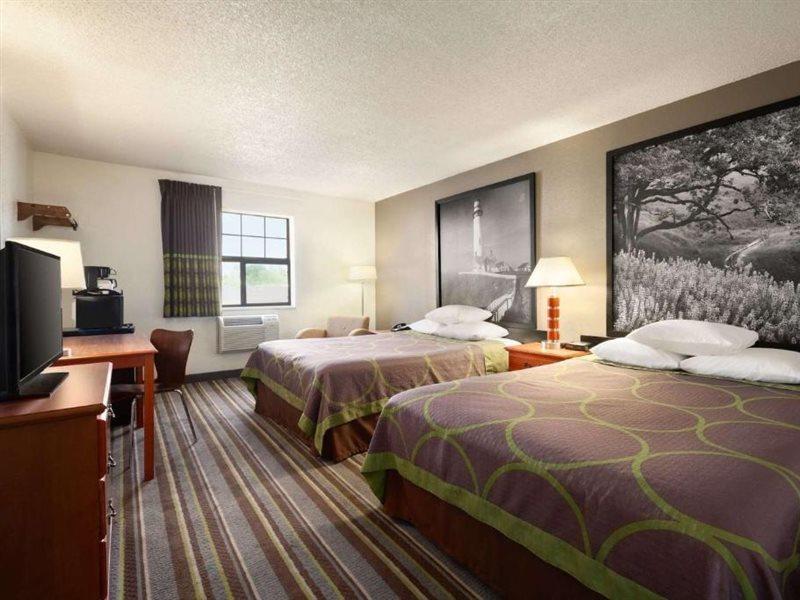 Super 8 By Wyndham Colorado Springs/Afa Area Otel Dış mekan fotoğraf