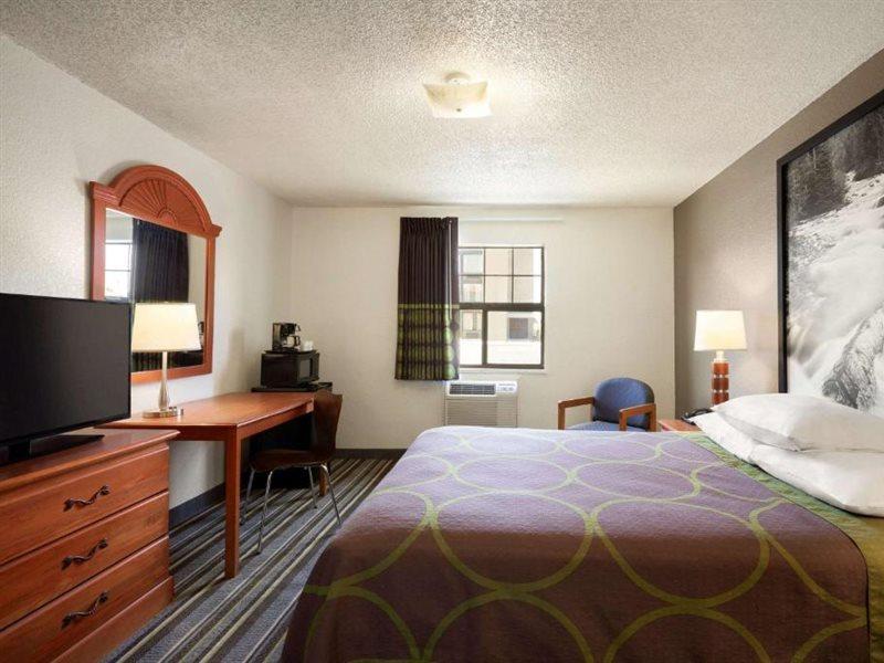 Super 8 By Wyndham Colorado Springs/Afa Area Otel Dış mekan fotoğraf