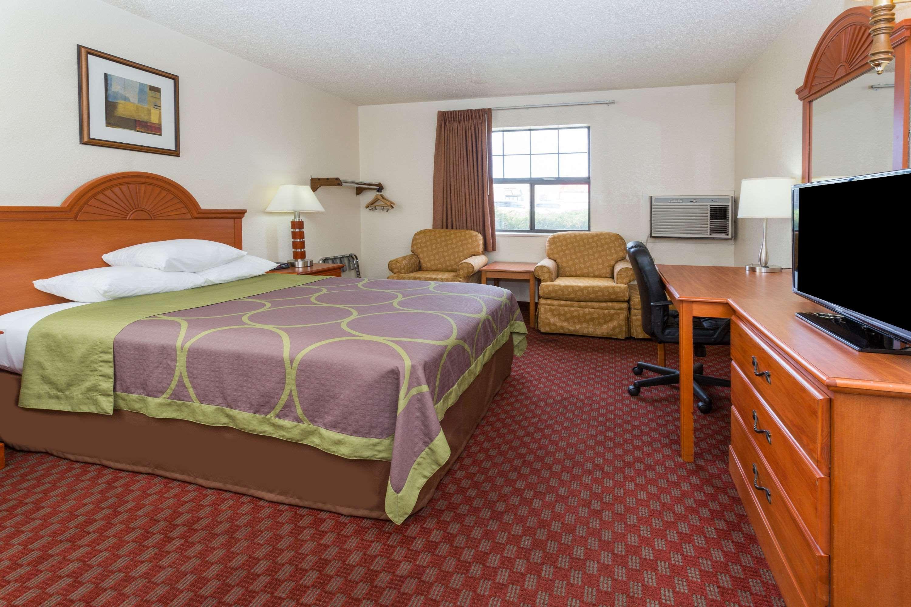Super 8 By Wyndham Colorado Springs/Afa Area Otel Dış mekan fotoğraf