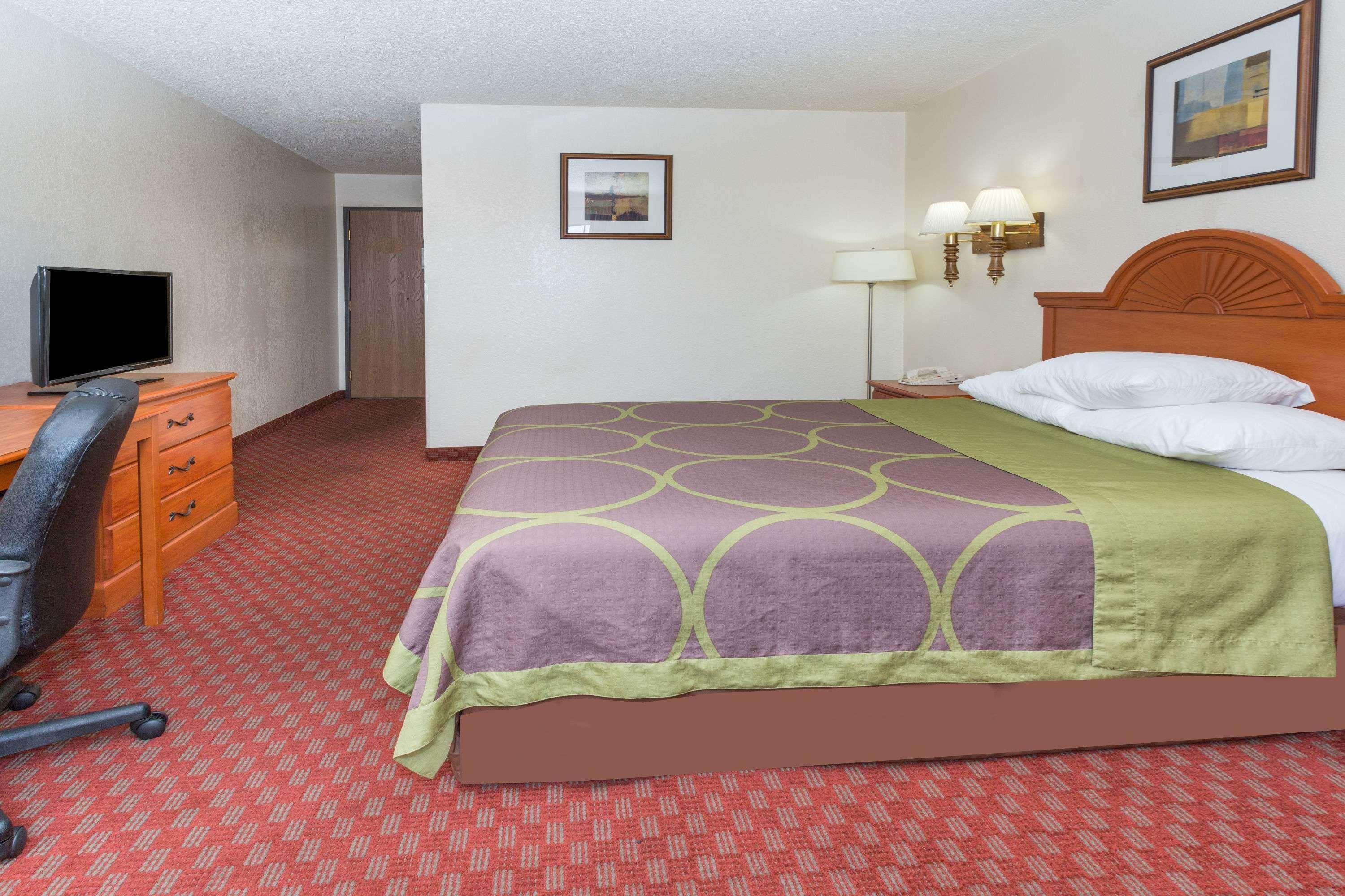 Super 8 By Wyndham Colorado Springs/Afa Area Otel Dış mekan fotoğraf
