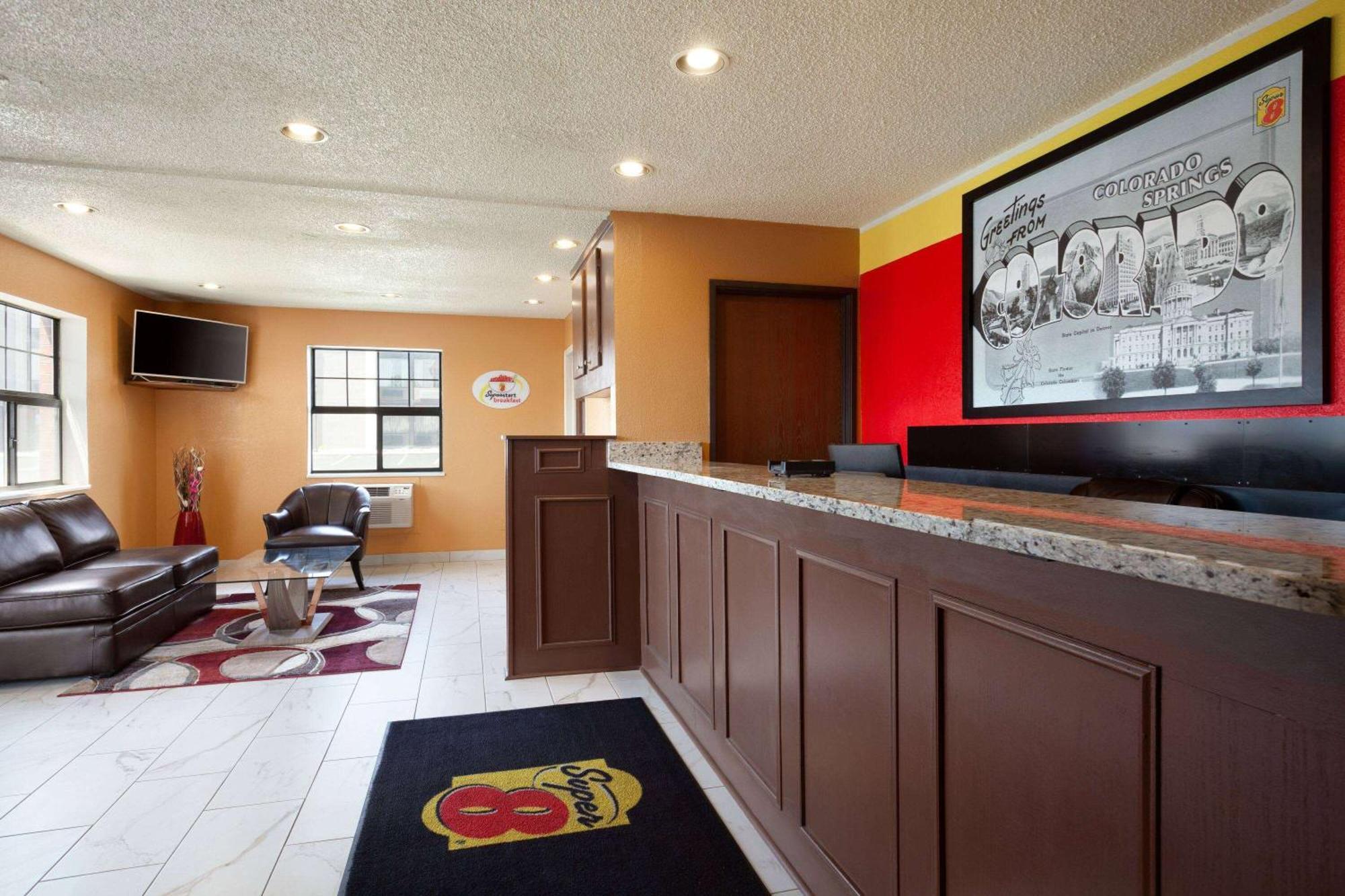 Super 8 By Wyndham Colorado Springs/Afa Area Otel Dış mekan fotoğraf