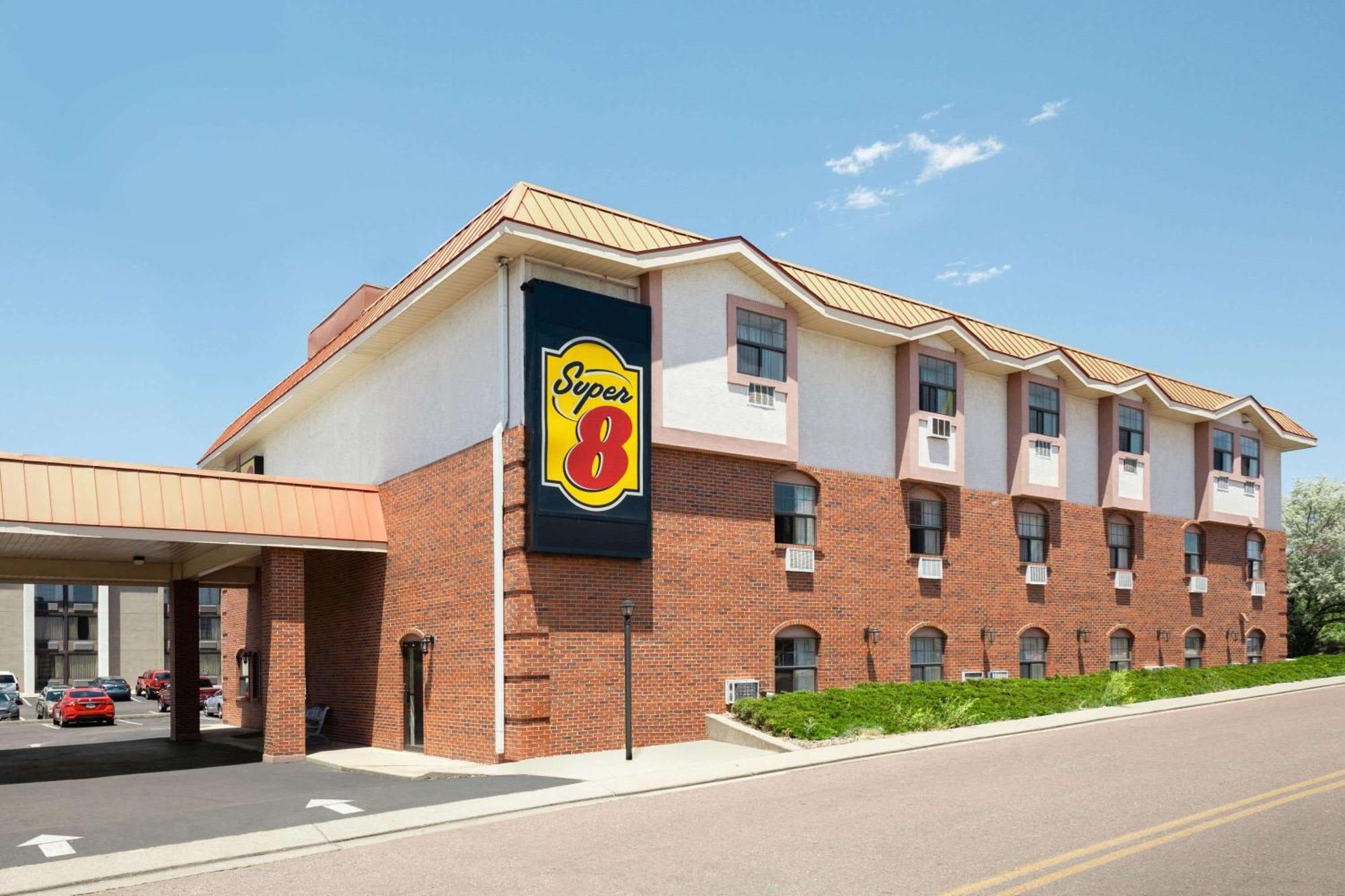 Super 8 By Wyndham Colorado Springs/Afa Area Otel Dış mekan fotoğraf