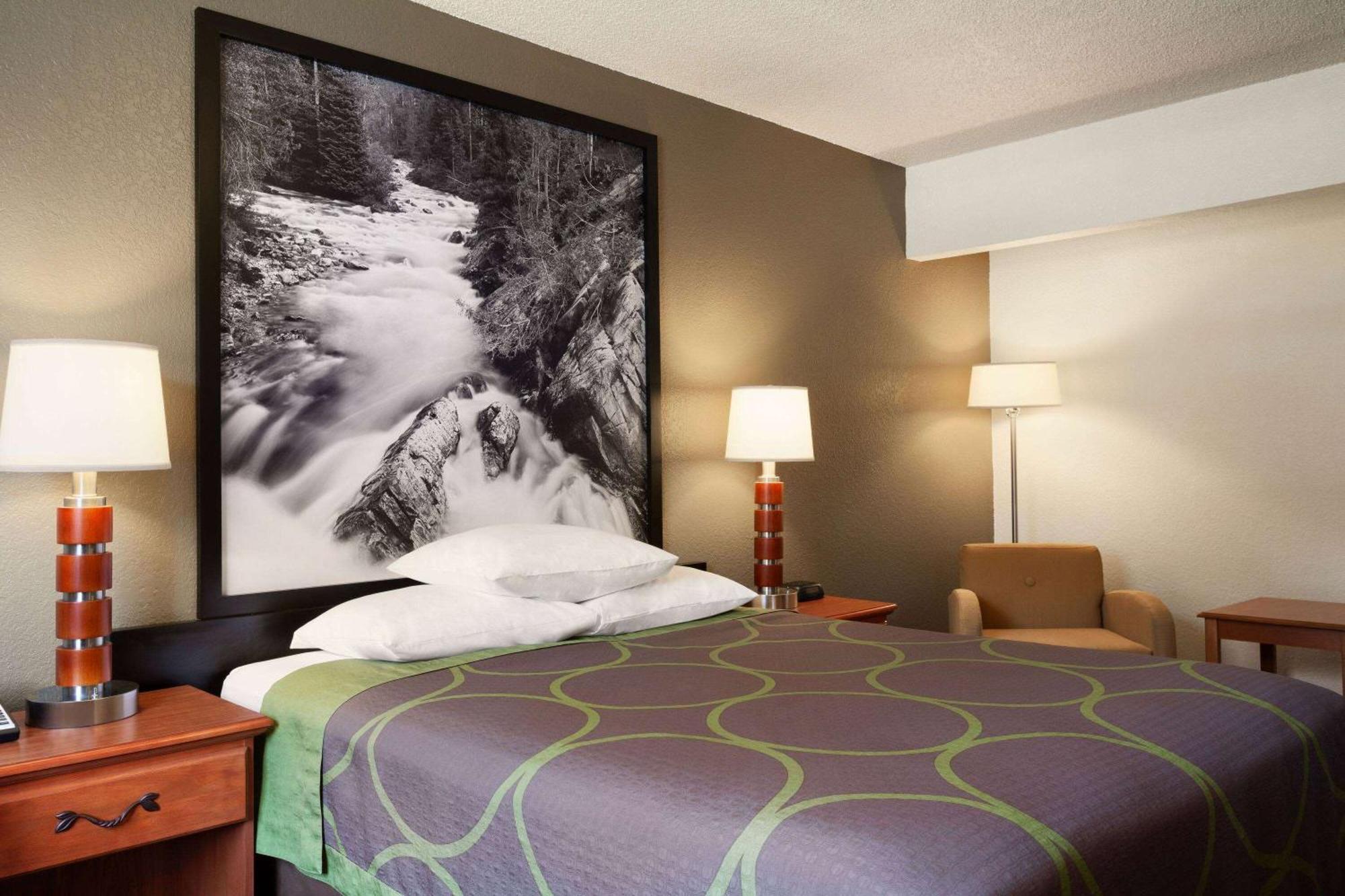 Super 8 By Wyndham Colorado Springs/Afa Area Otel Dış mekan fotoğraf