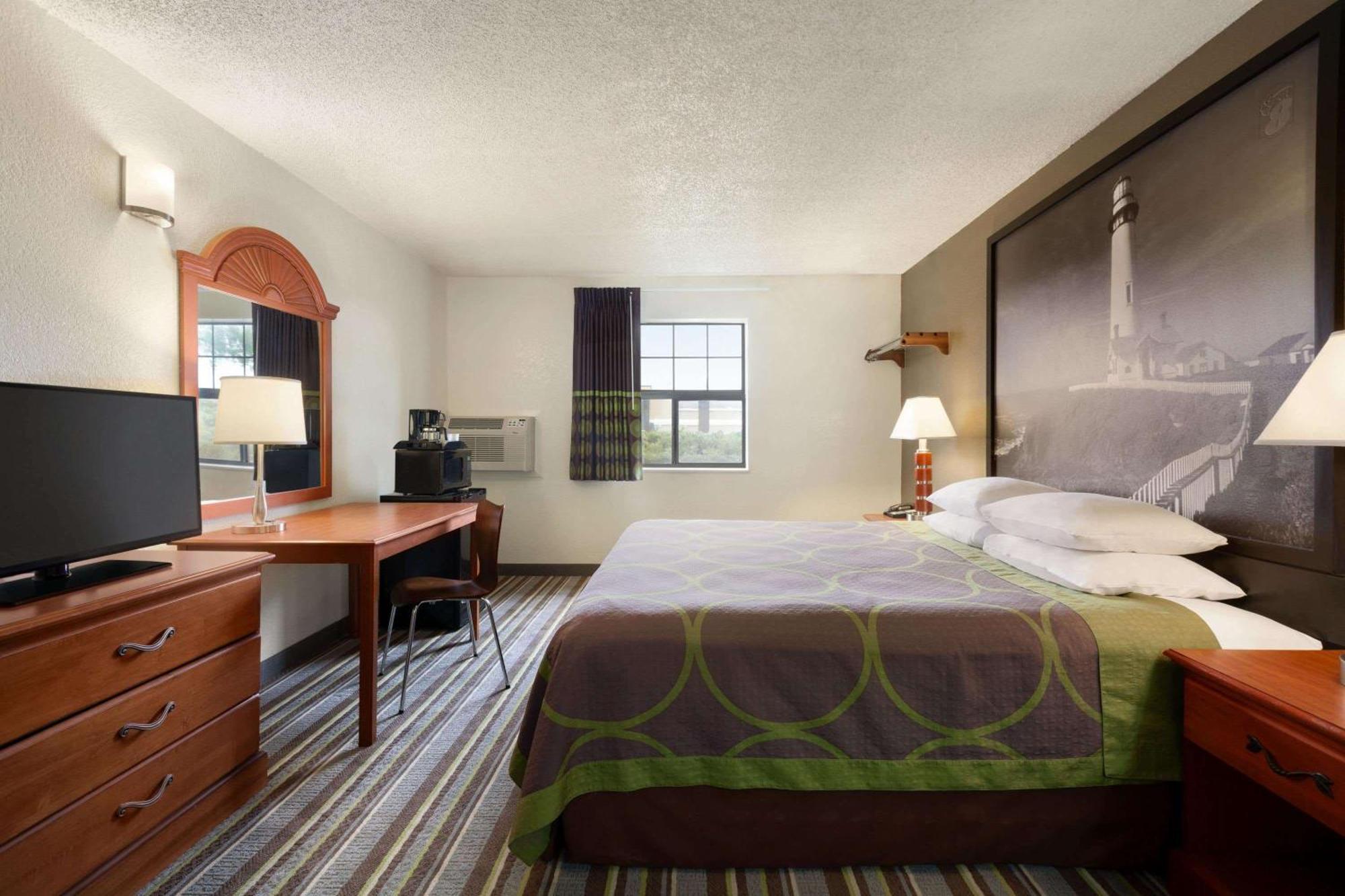 Super 8 By Wyndham Colorado Springs/Afa Area Otel Dış mekan fotoğraf