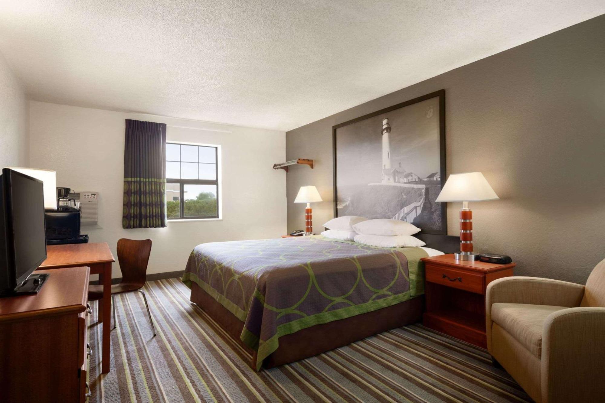 Super 8 By Wyndham Colorado Springs/Afa Area Otel Dış mekan fotoğraf