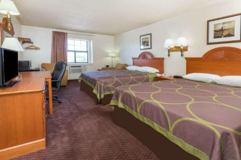 Super 8 By Wyndham Colorado Springs/Afa Area Otel Dış mekan fotoğraf